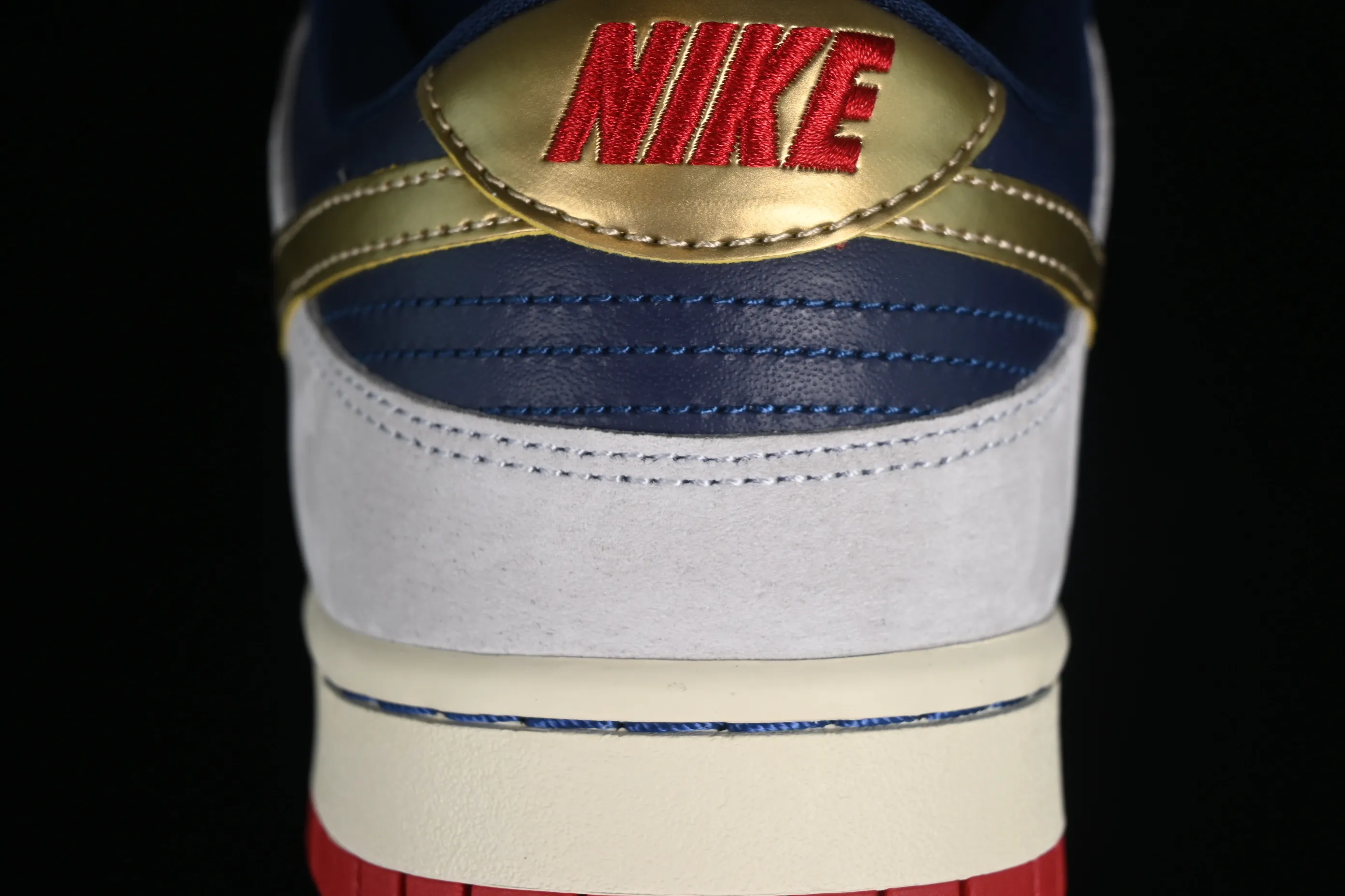 All Categories Nk SB Dunk Series Nk SB Dunk Low Low-top sneakers Foreign trade version Nk Dunk Low Rro "Old Spice" White, blue and gold SB low-top sports and leisure sneakers 304292-272
